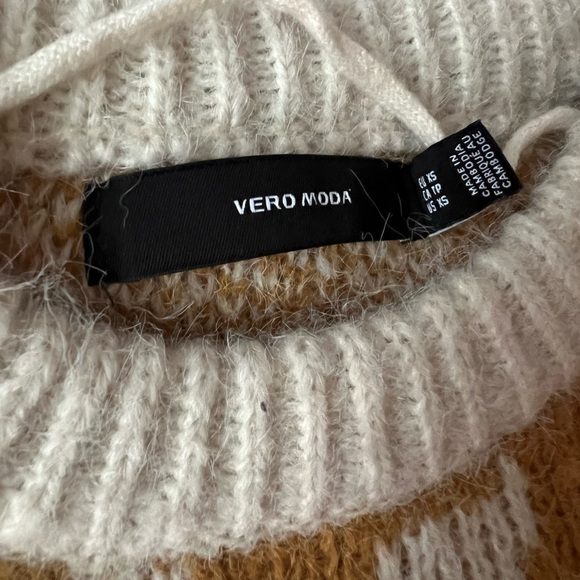 Sweater - Picture 7 of 8